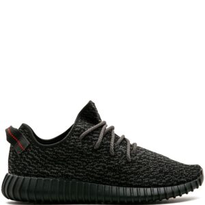 YEEZY Boost 350 in "Pirate Black" sneakers